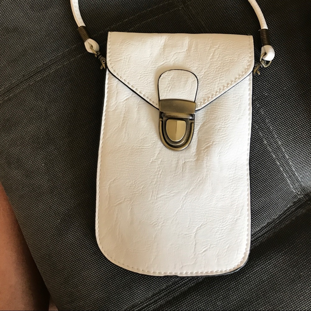 Over the shoulder bag perfect to hold phone!